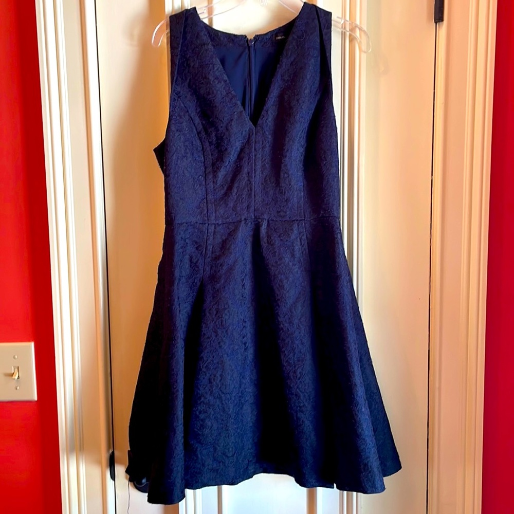 Banana Republic sleeveless navy v-front dress with pleated skirt, size 2.
